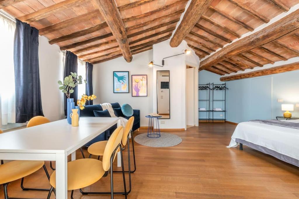 Mimosa- Loft Elegante Con Terrazza Nel Centro Di Siena Apartment Exterior photo